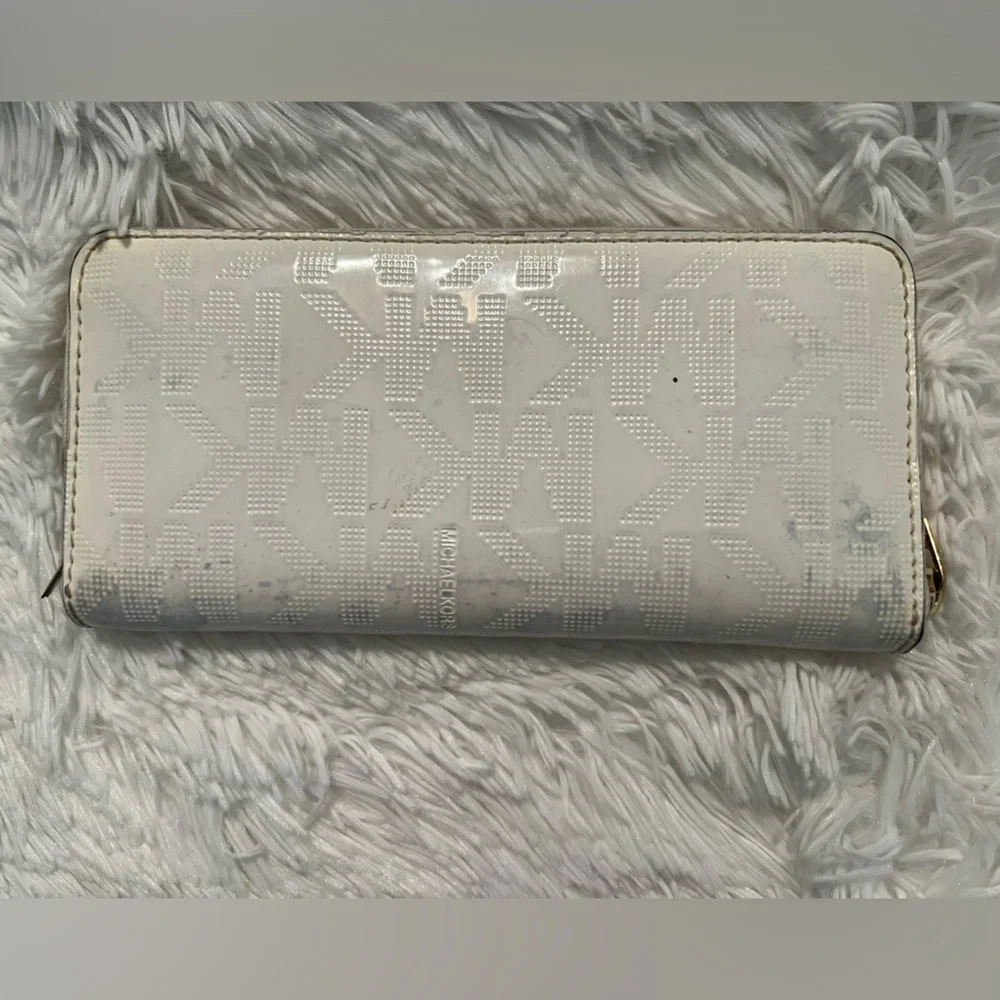 Michael Kors White Patent Leather Cindy Dome Satchel & Wallet - Picture 13 of 16